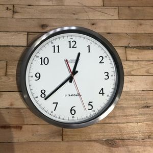 La Crosse Technology 404-1235UA-SS 14 Inch UltrAtomic Analog Wall Clock